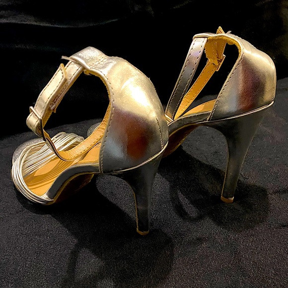 Special Occasion Elegant Silver Sandals - Picture 4 of 4